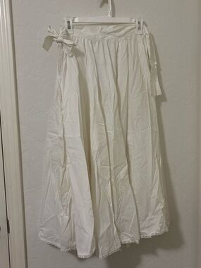 Vintage folclórico White maxi skirt with adjustable waist tie. See pictures
